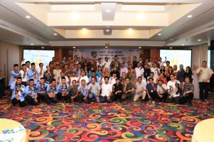 Foto Bersama Peserta Halal Bihalal & RAKERDA